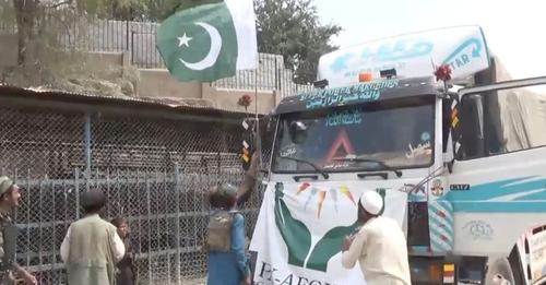 Taliban arrests border guards for removing Pakistani flag from aid trucks