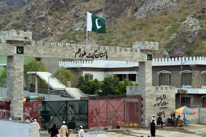 Taliban closes Torkham crossing with Pakistan for pedestrians