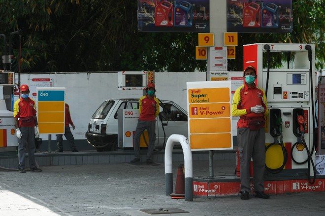 Government hikes petrol price by Rs4.53, diesel by Rs8.14