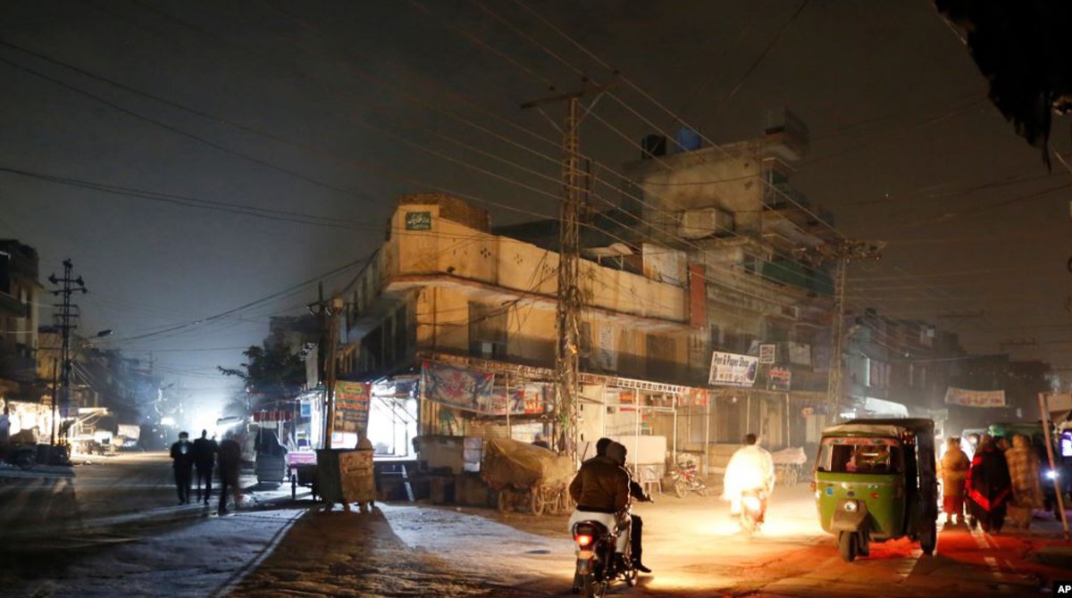 Traders criticise government for prolonged power cuts