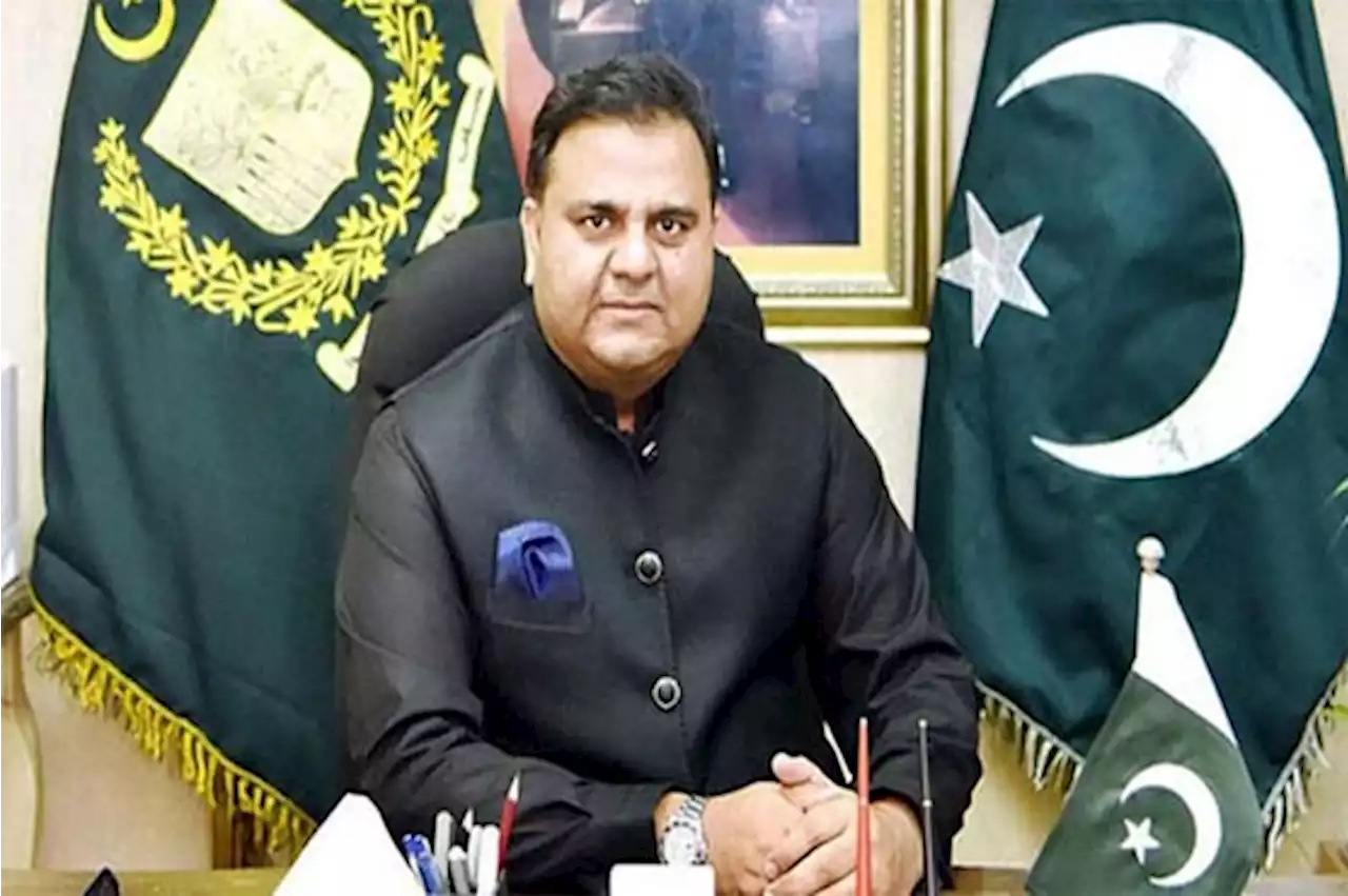 Fawad Chaudhry tenders apology for tirade against ECP