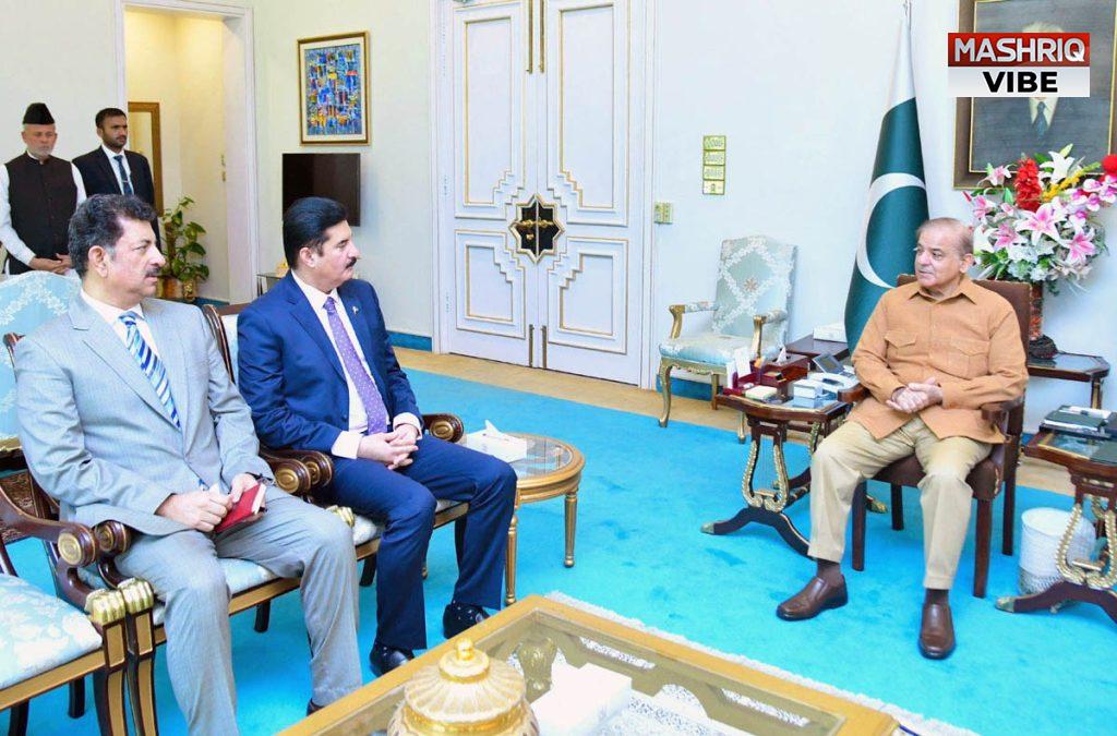KP governor calls on PM; political, provincial matters discussed