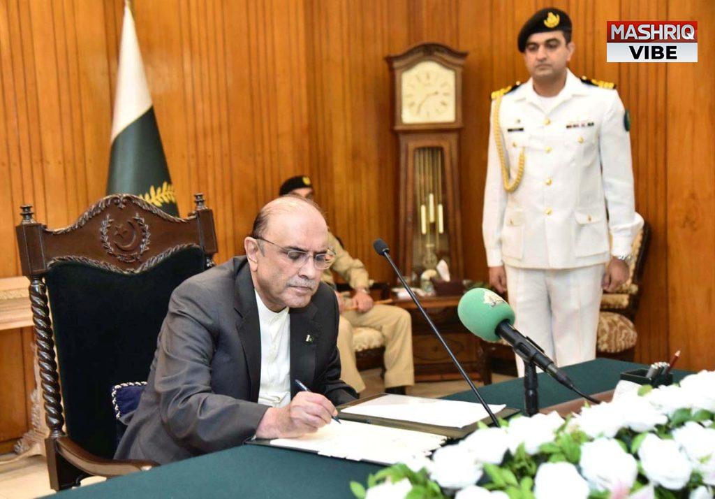 After cabinet’s approval, President Zardari signs SC Practice and Procedure Amendment Ordinance into law