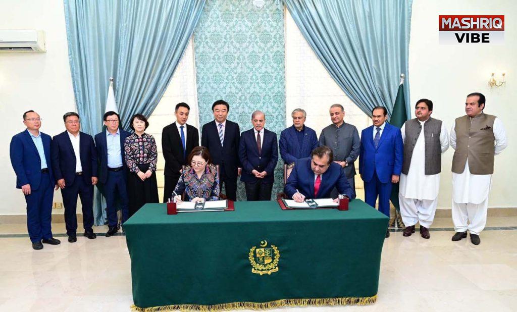 Chinese firm to set up textile parks in Pakistan aiming $5b exports, 0.5m jobs; MoU signed